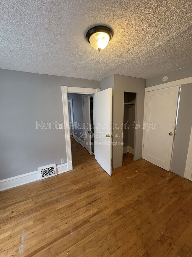 4209 N Bryant Ave in Minneapolis, MN - Building Photo - Building Photo