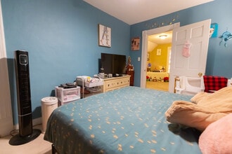 323 N Bennett St, Unit 323.5 Upper in Appleton, WI - Foto de edificio - Building Photo