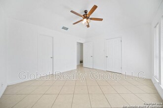 7915 Forest Cabin in Live Oak, TX - Building Photo - Building Photo