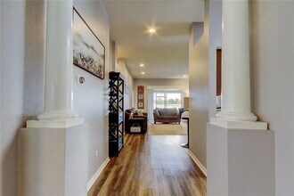 8423 Canterbury Lake Blvd in Tampa, FL - Building Photo - Building Photo