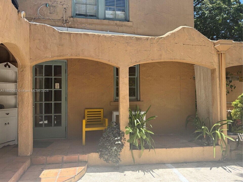 5208 Alton Rd in Miami Beach, FL - Building Photo