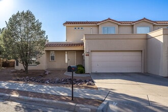 2353 Saturn Cir in Las Cruces, NM - Foto de edificio - Building Photo