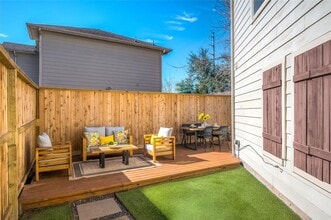 1907 Fletcher St in Houston, TX - Building Photo - Building Photo
