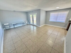 271 E Ave. J in Lancaster, CA - Building Photo - Building Photo