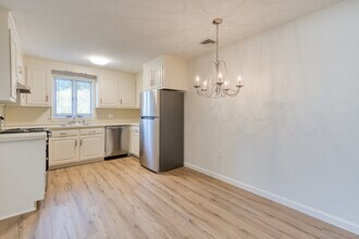 54 Oak St in Middletown, CT - Building Photo - Building Photo