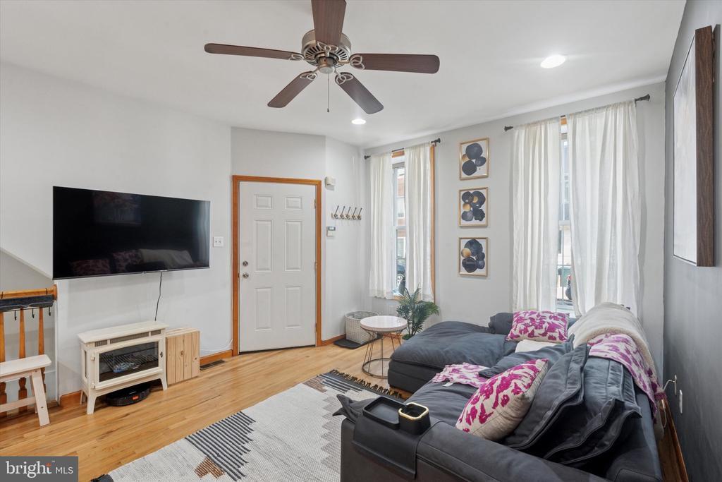 1522 Brown St in Philadelphia, PA - Building Photo