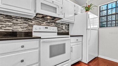 1746 Castle Rock Rd in Tampa, FL - Building Photo - Building Photo