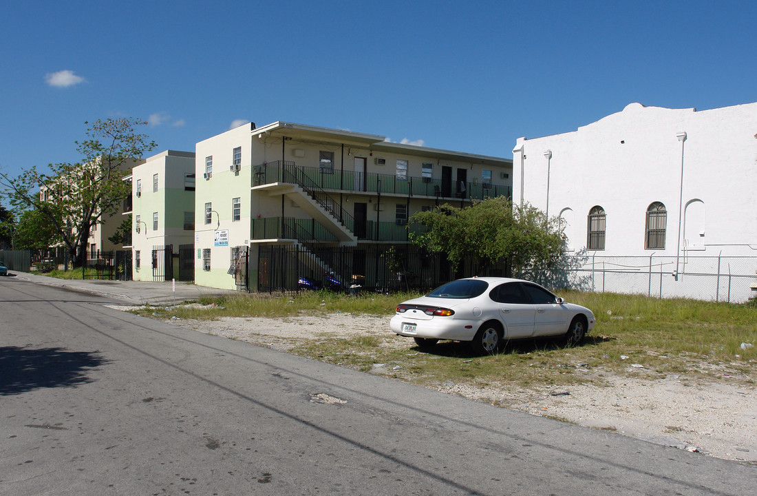 1801-1805 NW 2nd Ct in Miami, FL - Building Photo