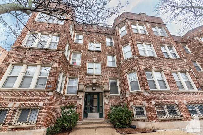 property at 7505 N Greenview Ave