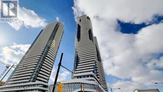 8 Interchange Wy in Vaughan, ON - Building Photo