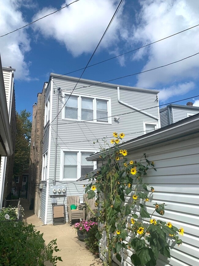 3013 N Hamlin Ave in Chicago, IL - Building Photo - Building Photo