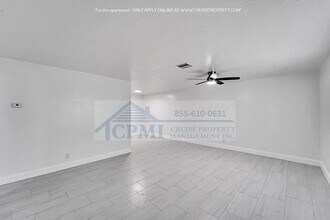 3249 Coral Hills Dr in Coral Springs, FL - Foto de edificio - Building Photo