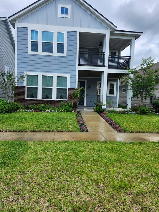 142 Pk Ctr Ave in Nocatee, FL - Foto de edificio
