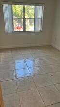 4205 N University Dr in Sunrise, FL - Building Photo - Building Photo