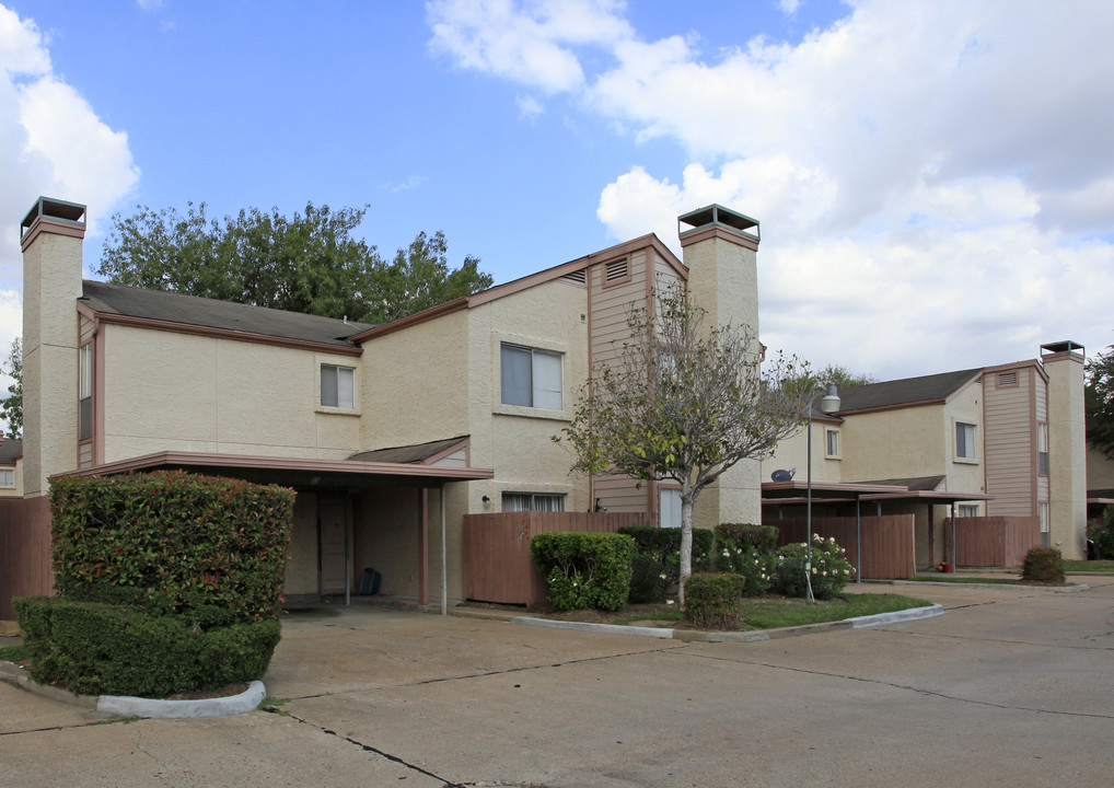 Ambiance Townhomes in Houston, TX - Building Photo