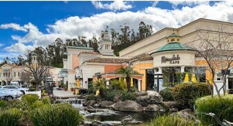 24803 Cll Cedro in Calabasas, CA - Building Photo