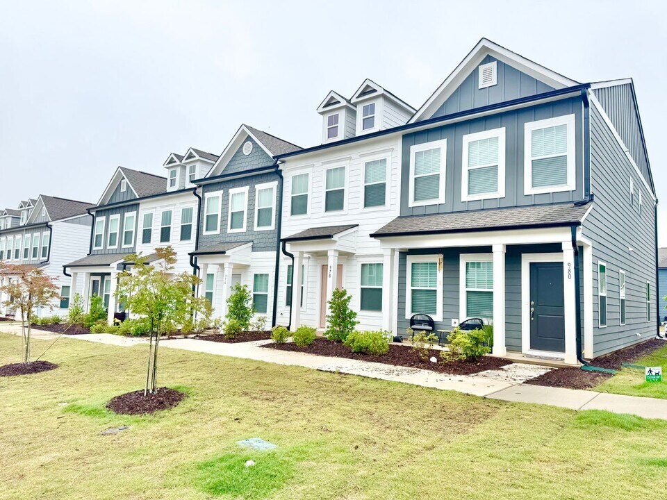 988 Anchor Wy in York, SC - Building Photo