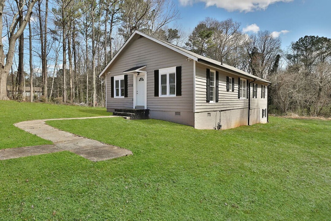 2258 Niskey Lake Rd SW in Atlanta, GA - Building Photo