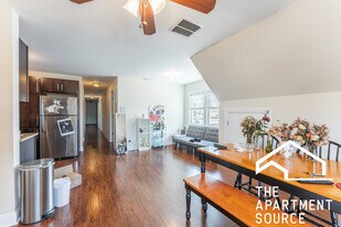 3047 N Kimball Ave, Unit 3C in Chicago, IL - Building Photo