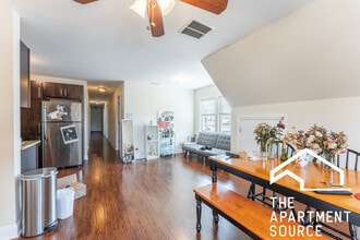 3047 N Kimball Ave, Unit 3C in Chicago, IL - Building Photo - Building Photo