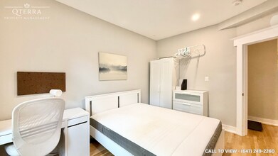 2-216 Seaton St in Toronto, ON - Building Photo - Building Photo