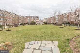 9427 Canonbury Square in Fairfax, VA - Building Photo - Building Photo