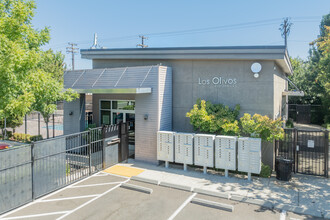 Los Olivos in Sacramento, CA - Building Photo - Building Photo