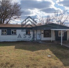 2208 SW 61st Terrace in Oklahoma City, OK - Building Photo - Building Photo