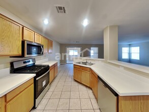 1028 Pleasant Run Ct in Henderson, NV - Building Photo - Building Photo