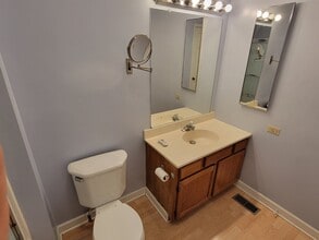 2116 Rugen Rd in Glenview, IL - Building Photo - Building Photo