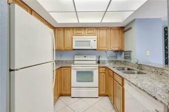 1504 SE Royal Green Cir in Port St. Lucie, FL - Building Photo - Building Photo