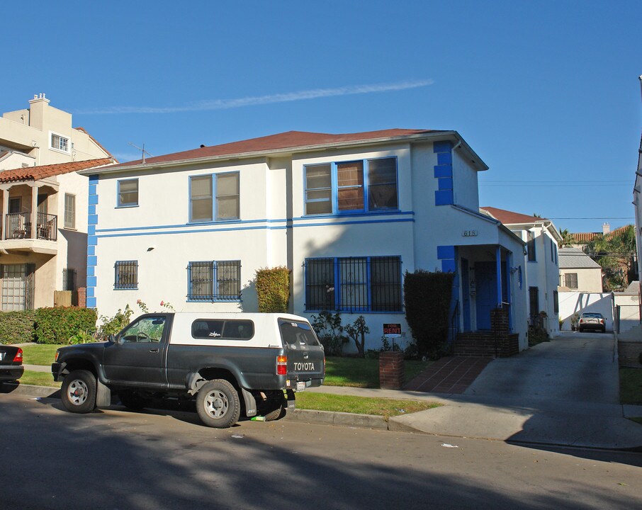 618-622 1/2 S Cloverdale Ave in Los Angeles, CA - Foto de edificio