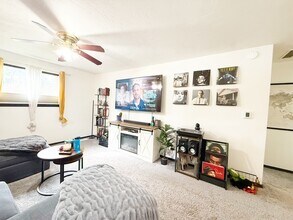 2547 SE Lori Linda Ct in Port Orchard, WA - Foto de edificio - Building Photo
