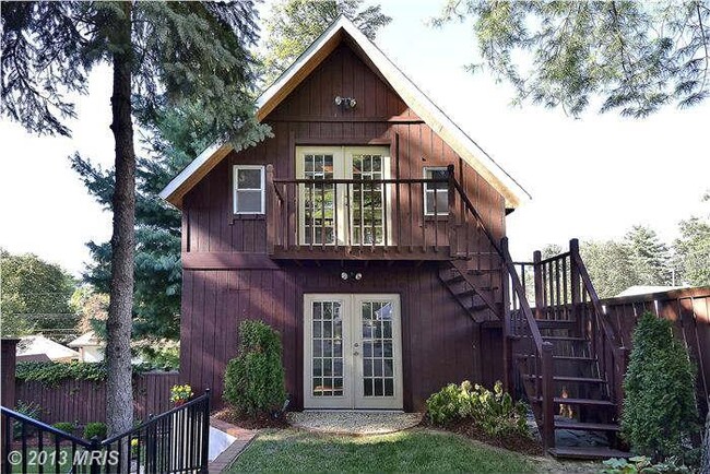 3707 Lawrence Ave, Unit Cottage