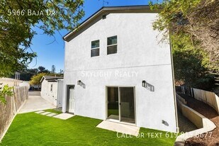 5966 Baja Dr in San Diego, CA - Building Photo