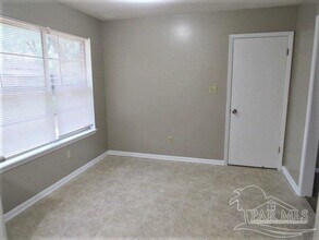 5675 Vestavia Ln in Pensacola, FL - Building Photo - Building Photo