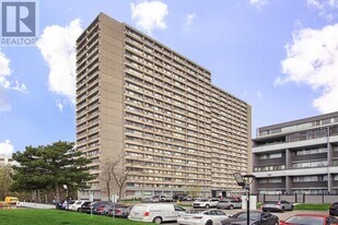 10 Sunny Glenway in Toronto, ON - Building Photo