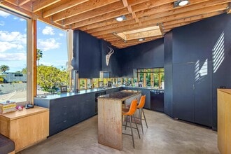 1564 Cabrillo Ave in Venice, CA - Building Photo - Building Photo