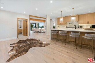 27187 Sea Vista Dr in Malibu, CA - Building Photo - Building Photo