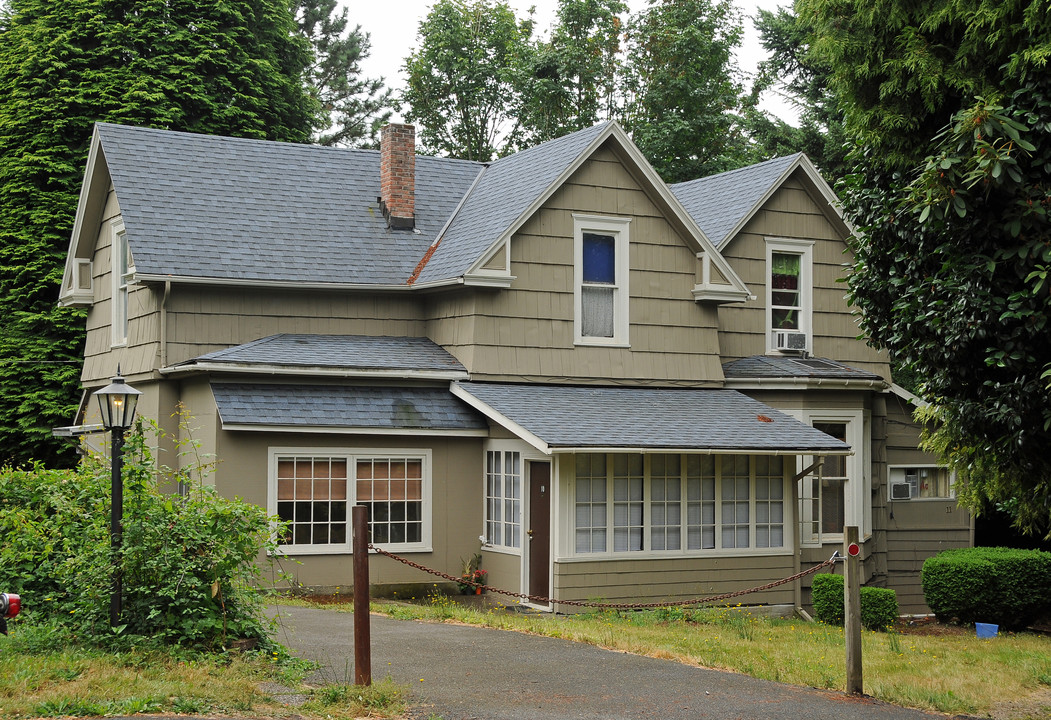 Custer Apartments in Portland, OR - Building Photo