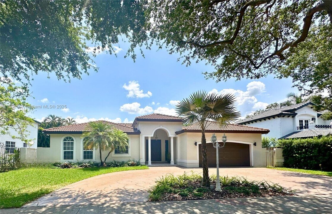 16211 NW 84th Ct in Miami Lakes, FL - Building Photo