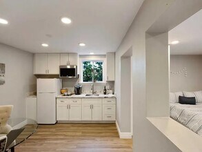 755 Fern Ave, Unit In-Law in Pacifica, CA - Building Photo - Building Photo