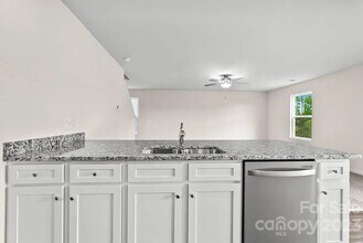 Room in House on Nia Rd in Charlotte, NC - Foto de edificio - Building Photo