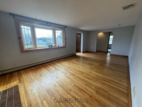 31 Whittier Ave in Waltham, MA - Building Photo - Building Photo