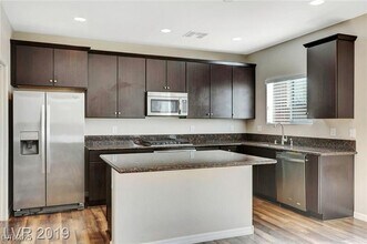 8041 Ancient Oaks Ave in Las Vegas, NV - Building Photo - Building Photo
