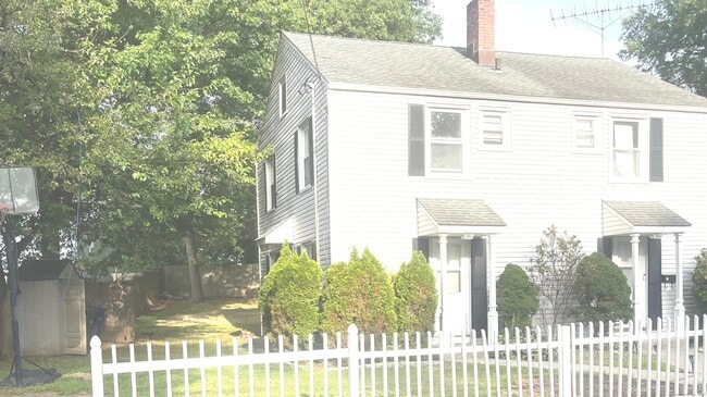 25 Evers Ct in Bridgeport, CT - Building Photo - Building Photo