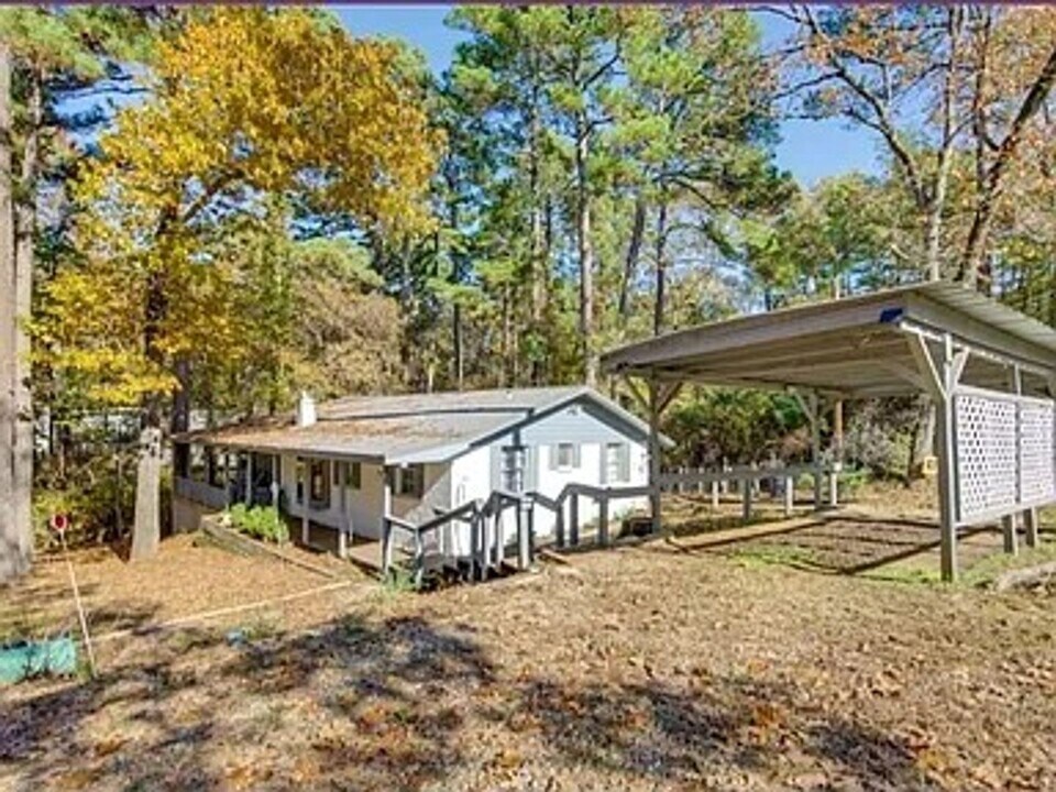 19934 Channel View Dr in Flint, TX - Building Photo