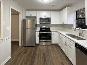 7001 Pat Mell Pl SE in Smyrna, GA - Foto de edificio - Building Photo