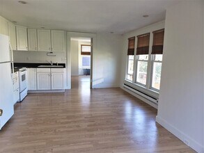 5833 Woodlawn Ave N in Seattle, WA - Building Photo - Building Photo