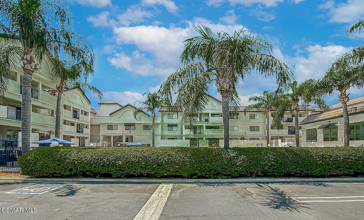 17735 Kinzie St in Los Angeles, CA - Building Photo